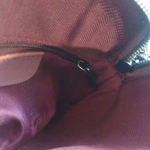 Elegant Pink Leather Crossbody Bag - Picture 5 of 16